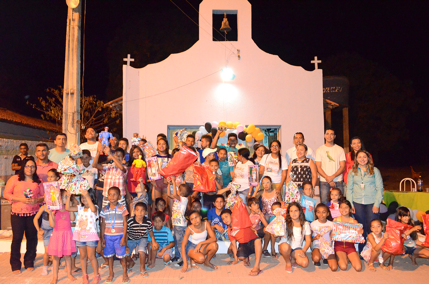 Risa, em comemoração ao dia da criança, promove grande festa para os alunos da Escola Municipal São Pedro no Pov. Sangue